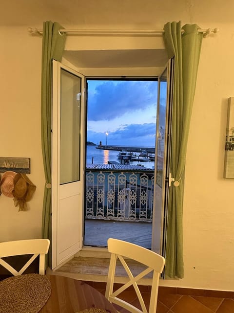 View (from property/room), Balcony/Terrace, Living room, Seating area, Dining area, Sea view