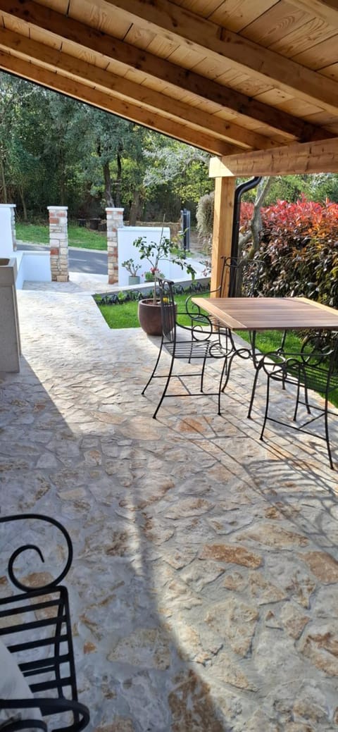 Patio, Facade/entrance, Spring, Garden