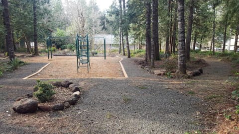 Roaring River Lodge Riverfront Fire pit EV Plug House in Mount Hood Village