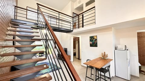 Lounge or bar, Dining area
