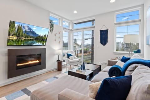 Day, Living room, Seating area