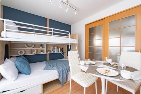Bed, Living room, Food and drinks, Photo of the whole room, Seating area, Dining area, Bedroom, Food, bunk bed
