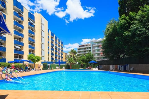 Facade/entrance, Decorative detail, Swimming pool, Swimming pool