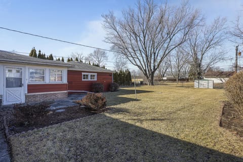 Modern Home Near Rosemont Allstate Arena O'Hare home House in Rosemont