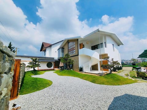 Property building, Garden