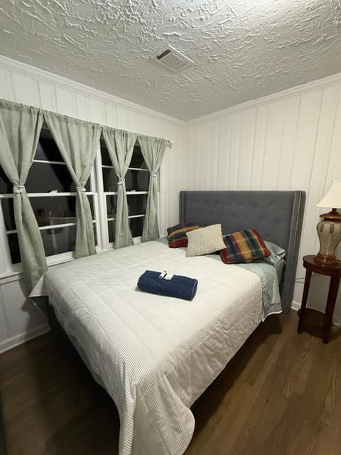 April Palace Vacation rental in Candler-McAfee