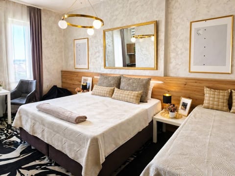 Bed, Living room, Photo of the whole room, Seating area, Bedroom, towels