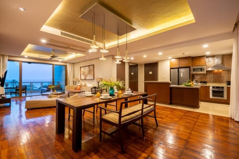 Kitchen or kitchenette, Dining area, Food, oven, stove