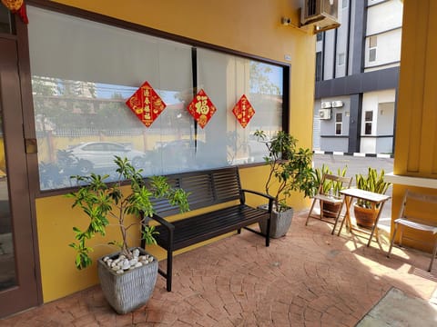Patio, Day, Seating area