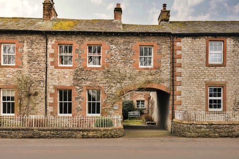 Property building, Facade/entrance, Off site