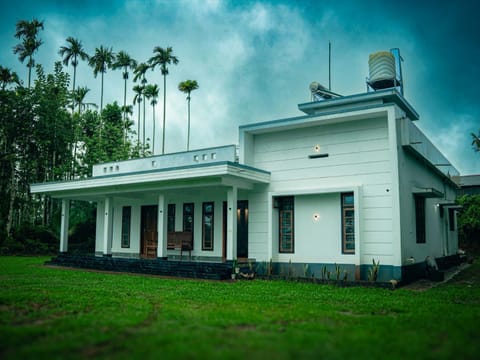 Property building, Spring, Day, Natural landscape, Garden, Garden view
