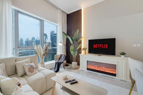 Communal lounge/ TV room, TV and multimedia, Living room, Seating area, Evening entertainment