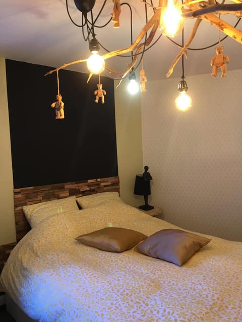 Bed, Photo of the whole room