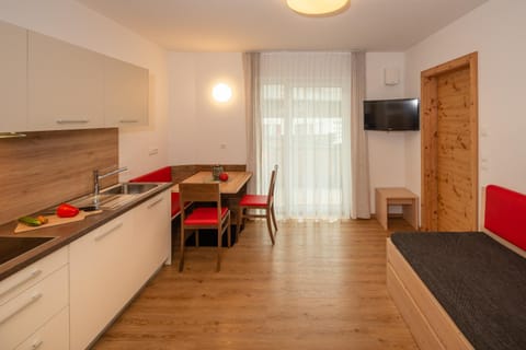 TV and multimedia, Kitchen or kitchenette, Dining area