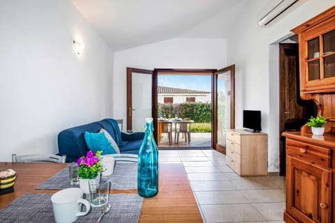 TV and multimedia, Living room, Dining area, air conditioner