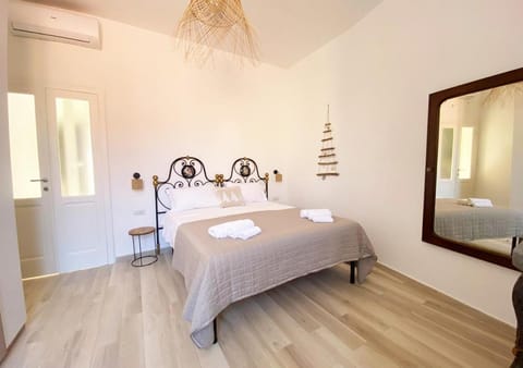 Bed, Photo of the whole room, Bedroom, towels, air conditioner