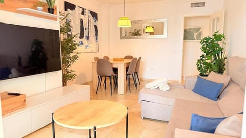 Room City Estepona M Méndez Cozy 3BR 2Bath Apartment in Estepona