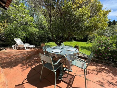 Patio, Garden, Dining area, Garden view