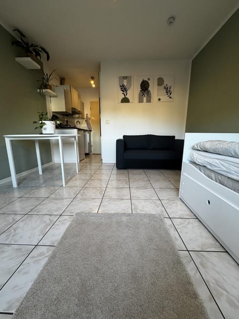 Living room, Seating area, Dining area, internet