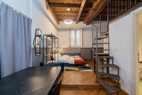 Bed, Photo of the whole room, Decorative detail, Bedroom, heating, towels