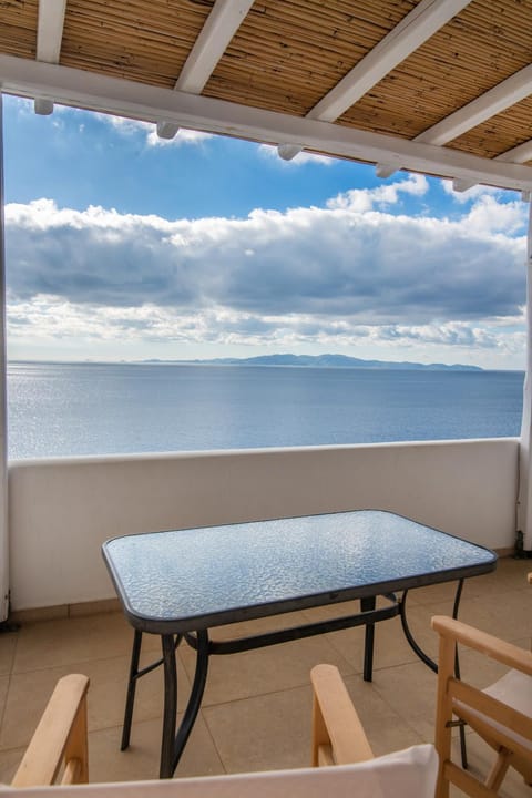 Day, Natural landscape, View (from property/room), Balcony/Terrace, Dining area, Sea view