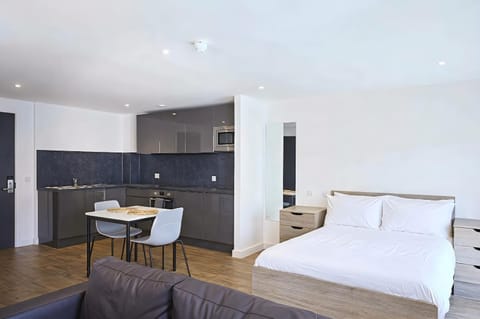 Bed, Kitchen or kitchenette, Photo of the whole room, Bedroom