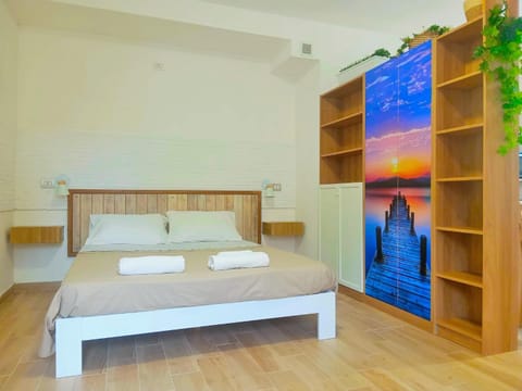 Bed, Night, Photo of the whole room, Bedroom, towels, wardrobe, wedding, air conditioner