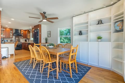 Serene Pet-friendly Home 1 Mile from Bellevue DT House in Mercer Island