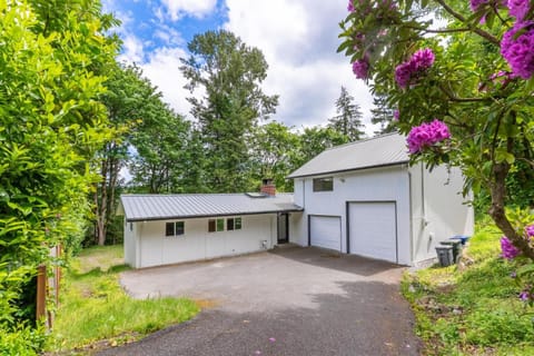 Serene Pet-friendly Home 1 Mile from Bellevue DT House in Mercer Island