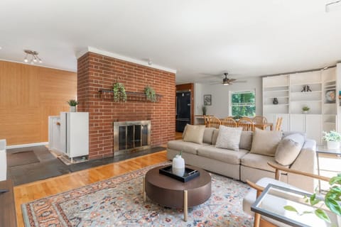 Serene Pet-friendly Home 1 Mile from Bellevue DT House in Mercer Island