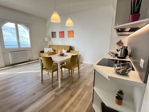 Living room, Seating area, kitchen