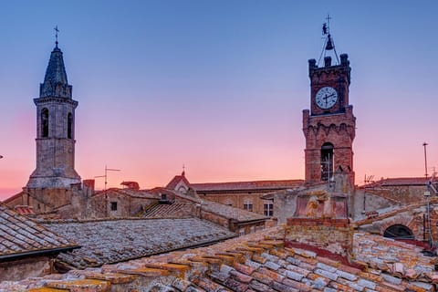 Balcony/Terrace, City view, Landmark view, Mountain view, Street view