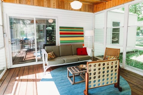 Charming Cottage w Hot Tub House in Bridgman