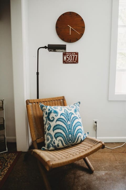 Charming Cottage w Hot Tub House in Bridgman