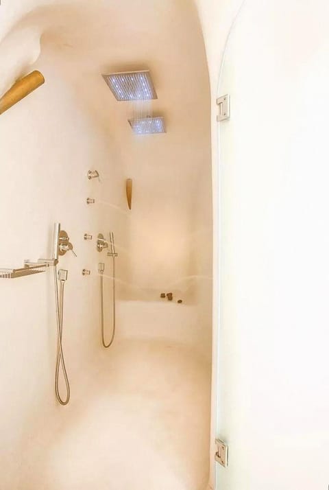 Villa Yannis w pool in Fira 6gst Villa in Thera