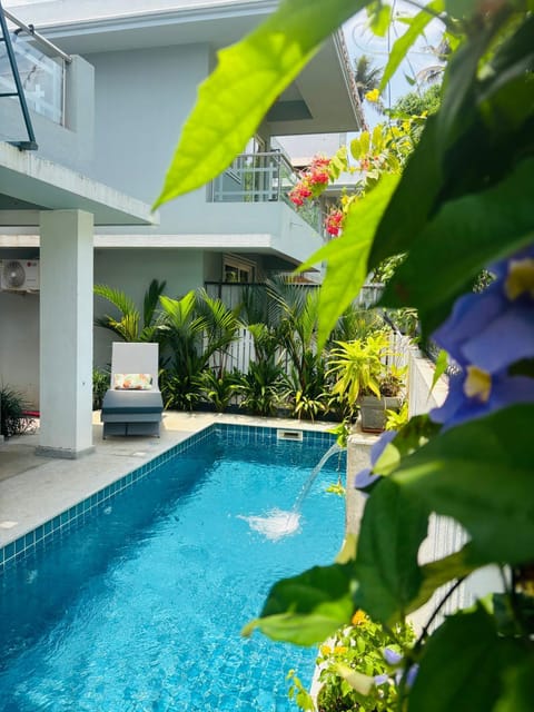 Property building, Day, Garden, Garden view, Pool view, Swimming pool, sunbed