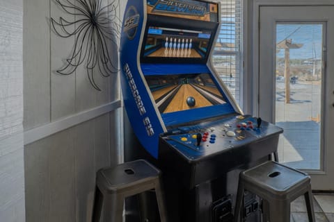 Pet Friendly! Private Pool and Oversized Deck! Inlet Home for 16! Mystic C House in Garden City