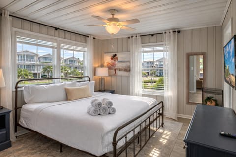 Pet Friendly! Private Pool and Oversized Deck! Inlet Home for 16! Mystic C House in Garden City