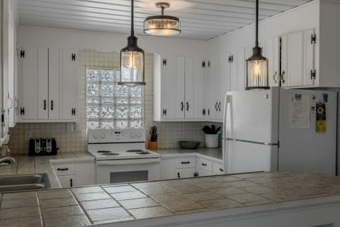 Pet Friendly! Private Pool and Oversized Deck! Inlet Home for 16! Mystic C House in Garden City