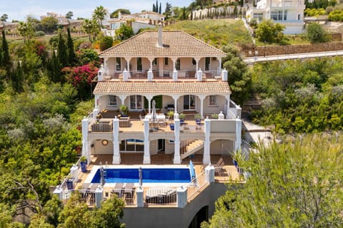 Property building, Pool view, Swimming pool, sunbed