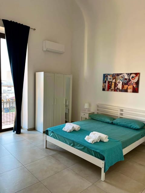 Bed, Natural landscape, TV and multimedia, View (from property/room), Balcony/Terrace, Photo of the whole room, Bedroom, City view, internet, safe, wardrobe, air conditioner