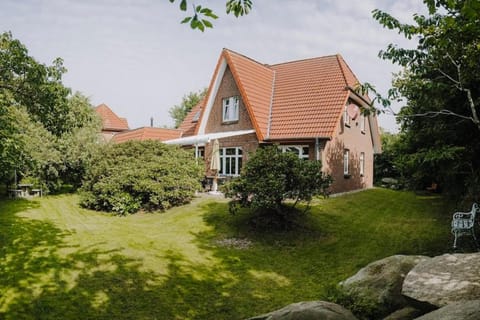 Property building, Day, Garden, Garden view