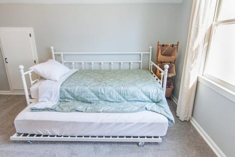 Pool and Hot Tub Oasis with Coastal Vibes Near AU House in Anderson