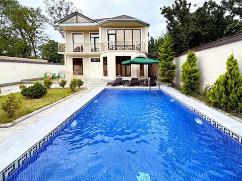 Property building, Patio, Spring, Day, Garden, Garden view, Pool view, Swimming pool, Swimming pool, sunbed