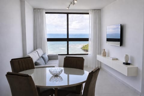 Communal lounge/ TV room, Natural landscape, TV and multimedia, Living room, Seating area, Dining area, Sea view