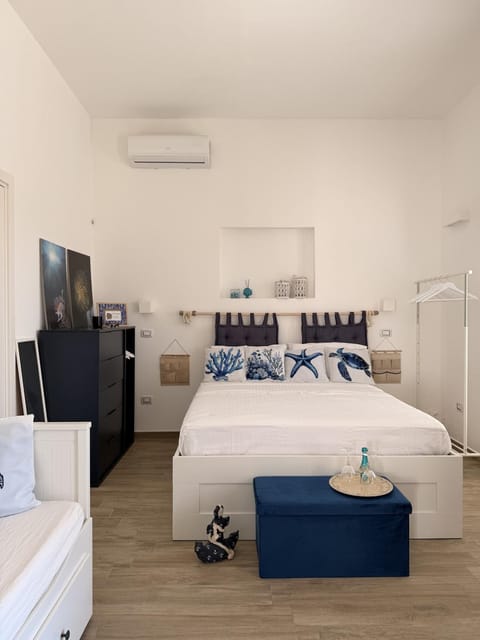 Bed, Photo of the whole room, Bedroom, air conditioner