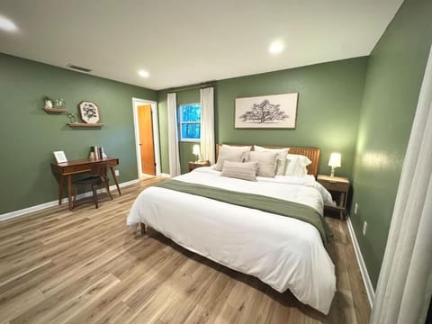 Magnolia Modern Near UF Shands Private House in Gainesville