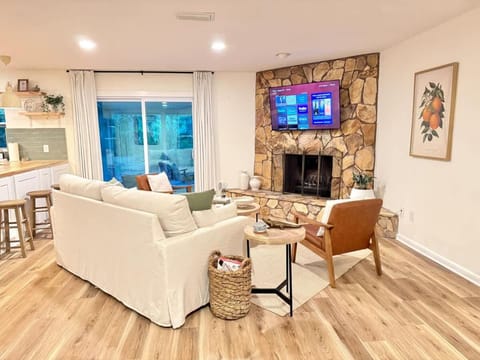 Magnolia Modern Near UF Shands Private House in Gainesville