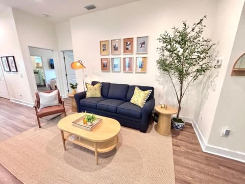 The Citrus Suite Near UF Shands Downtown House in Gainesville