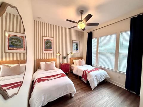 The Citrus Suite Near UF Shands Downtown House in Gainesville